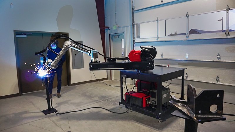 NEW COBOT WELDERS WITH EXTENDED RANGE TO DEBUT AT FABTECH 2022